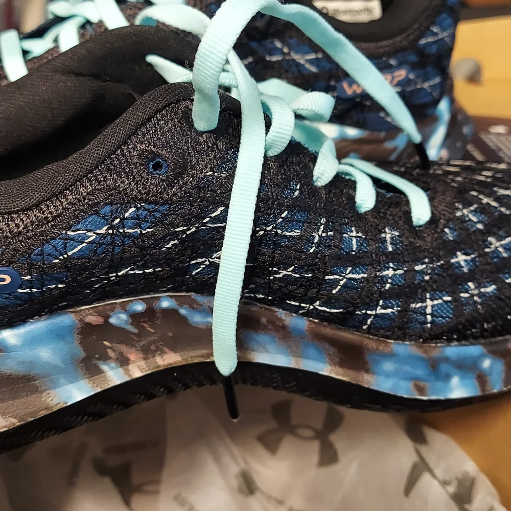 Women's Size 9 Under Armour Black and Blue Running Shoes Bluetooth Connection - Picture 5 of 7